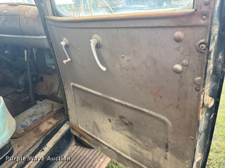 image for item EU6026 1946 Chevrolet flatbed truck