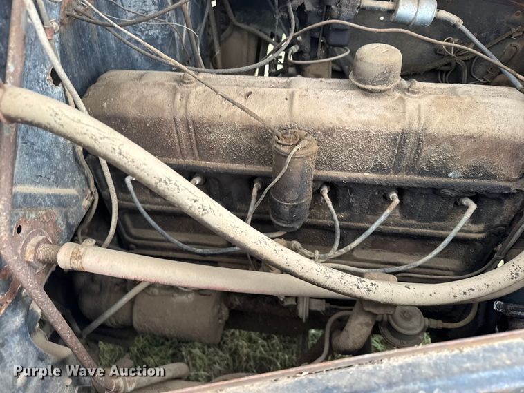 image for item EU6026 1946 Chevrolet flatbed truck