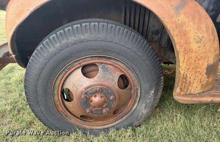 image for item EU6026 1946 Chevrolet flatbed truck