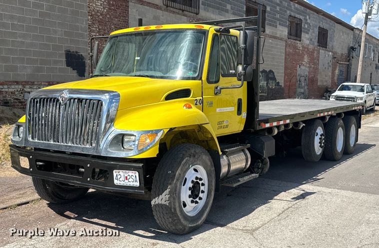 2005 International 7500 Flatbed Truck VIN: 1HTWNAZR25J133706 Lot: 999315402