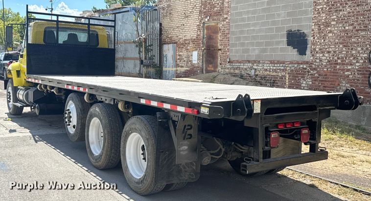image for item EV1882 2005 International 7500 flatbed truck