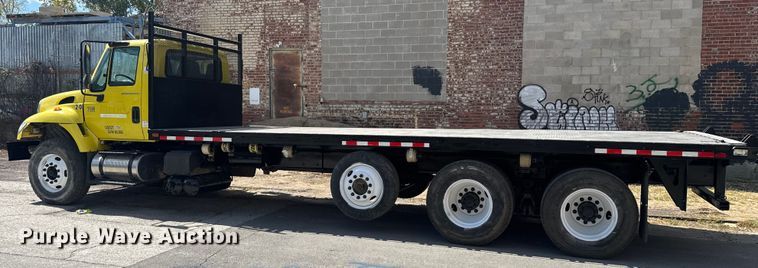 image for item EV1882 2005 International 7500 flatbed truck