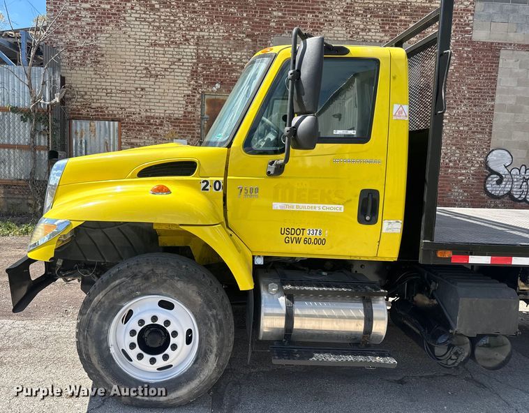 image for item EV1882 2005 International 7500 flatbed truck