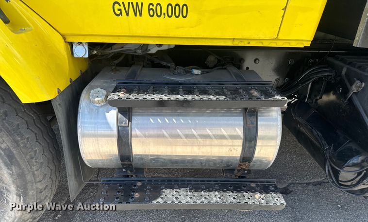 image for item EV1882 2005 International 7500 flatbed truck