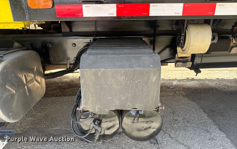 image for item EV1882 2005 International 7500 flatbed truck