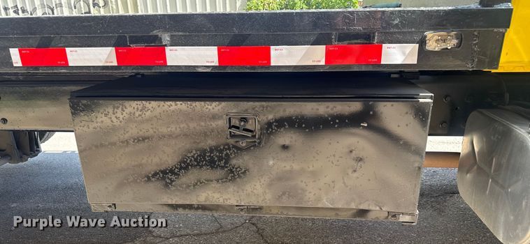 image for item EV1882 2005 International 7500 flatbed truck