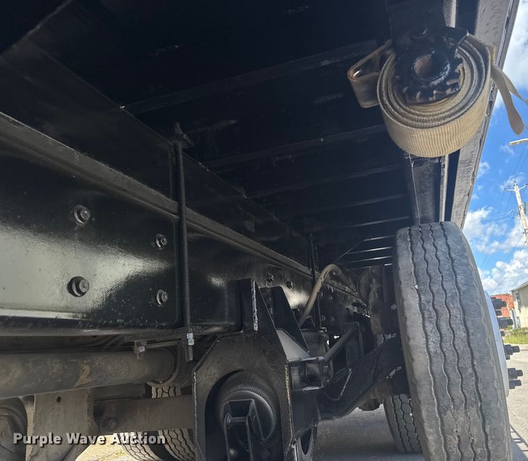 image for item EV1882 2005 International 7500 flatbed truck