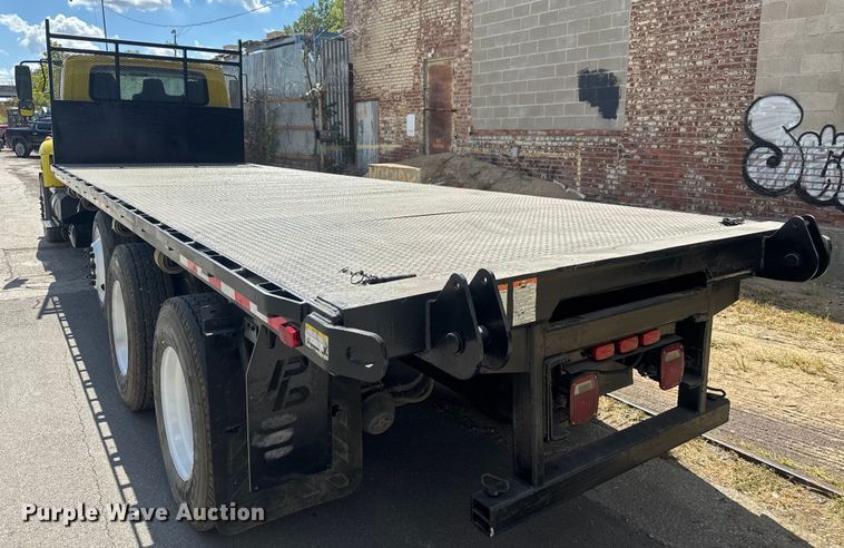 image for item EV1882 2005 International 7500 flatbed truck