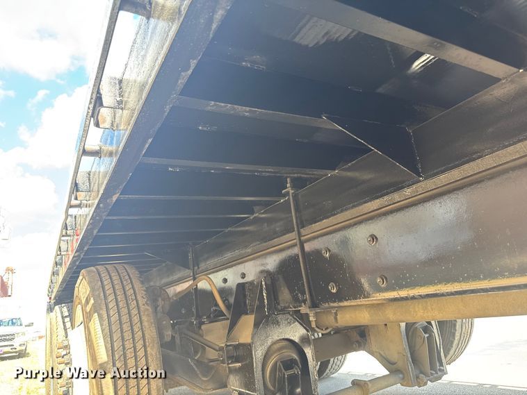 image for item EV1882 2005 International 7500 flatbed truck