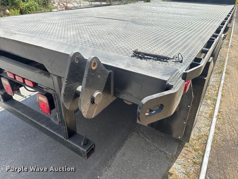 image for item EV1882 2005 International 7500 flatbed truck