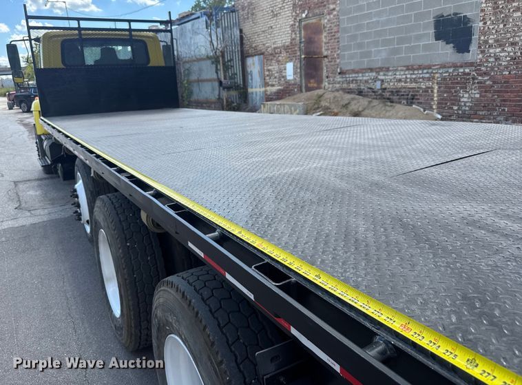 image for item EV1882 2005 International 7500 flatbed truck