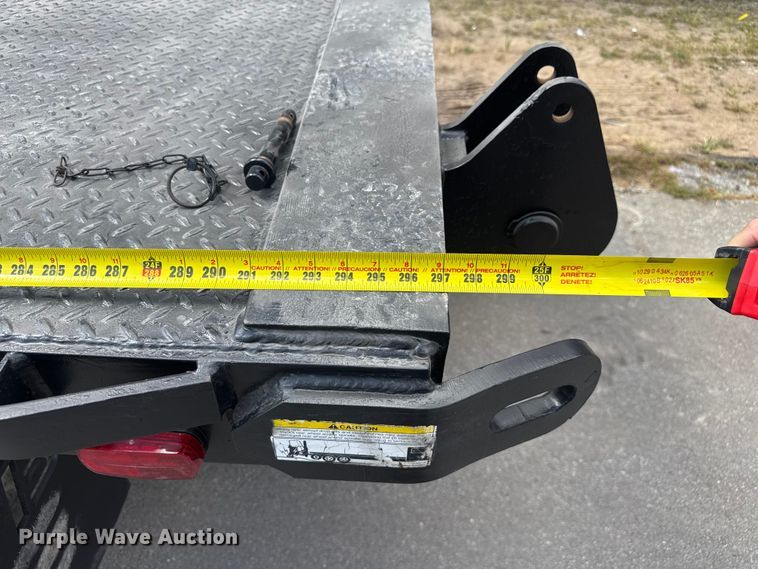 image for item EV1882 2005 International 7500 flatbed truck