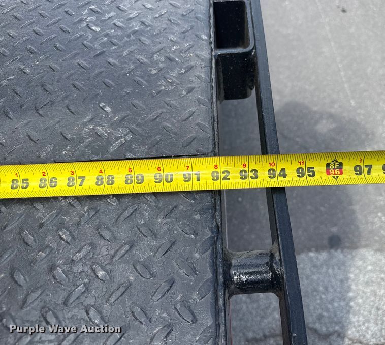 image for item EV1882 2005 International 7500 flatbed truck