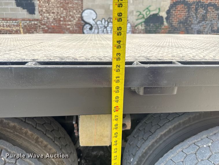 image for item EV1882 2005 International 7500 flatbed truck