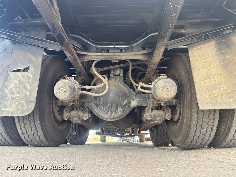 image for item EV1882 2005 International 7500 flatbed truck