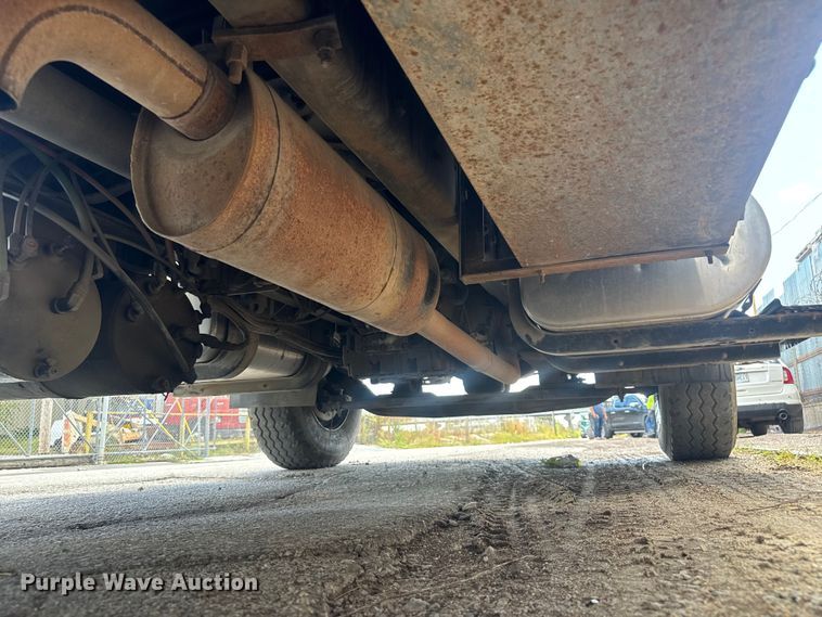 image for item EV1882 2005 International 7500 flatbed truck