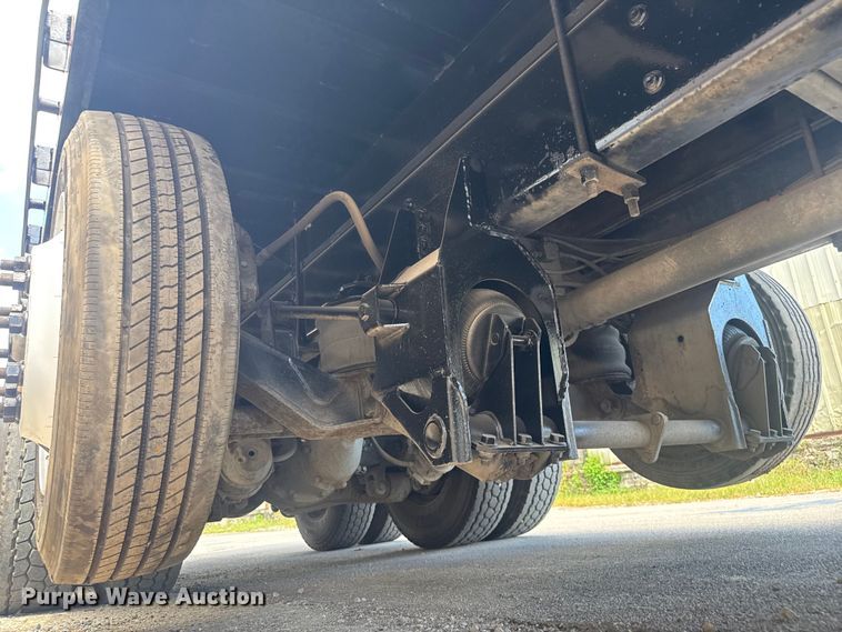 image for item EV1882 2005 International 7500 flatbed truck