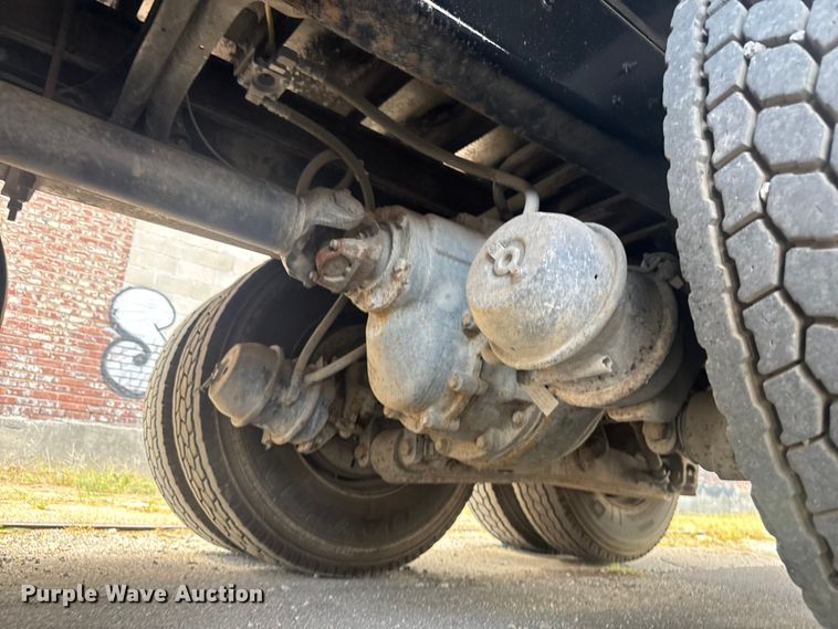 image for item EV1882 2005 International 7500 flatbed truck