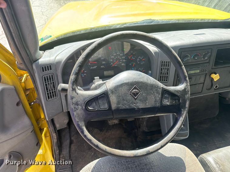 image for item EV1882 2005 International 7500 flatbed truck