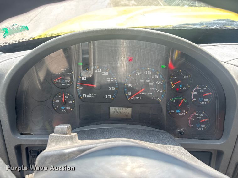 image for item EV1882 2005 International 7500 flatbed truck