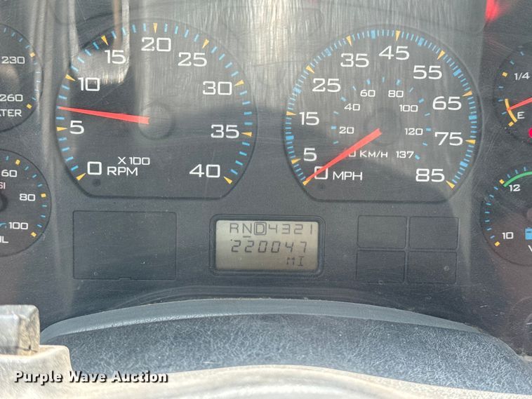 image for item EV1882 2005 International 7500 flatbed truck