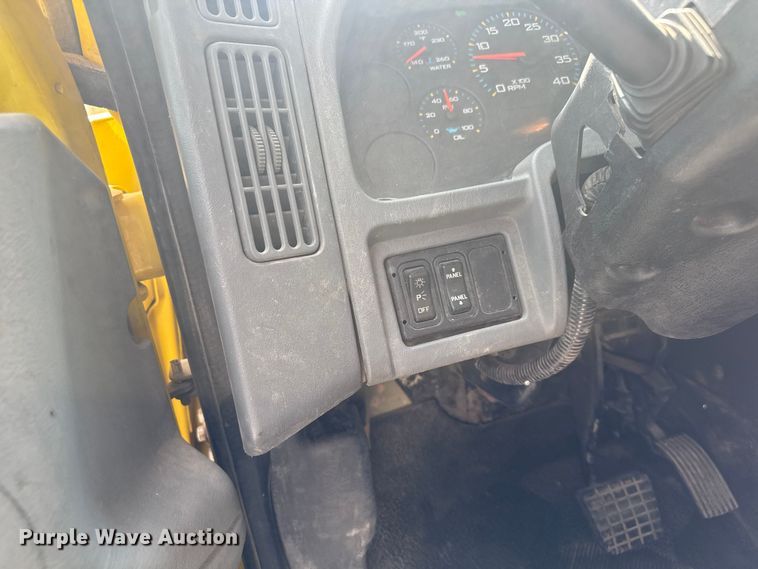 image for item EV1882 2005 International 7500 flatbed truck