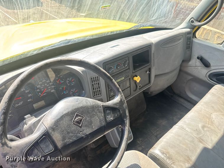 image for item EV1882 2005 International 7500 flatbed truck