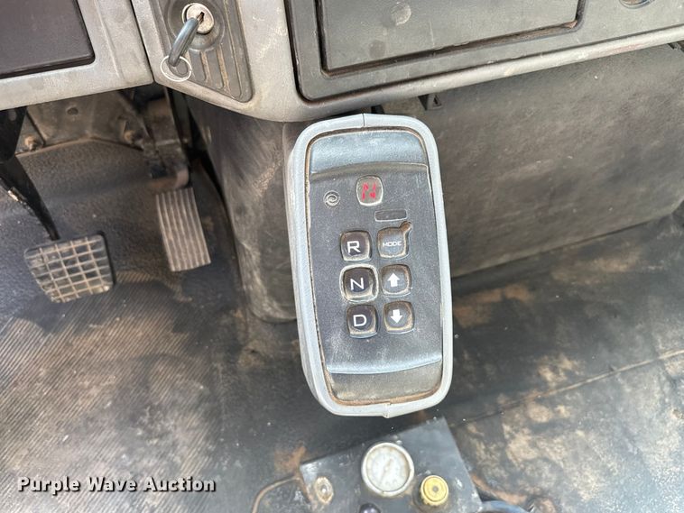 image for item EV1882 2005 International 7500 flatbed truck