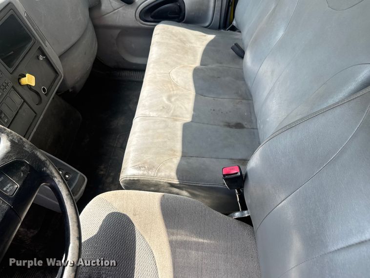 image for item EV1882 2005 International 7500 flatbed truck