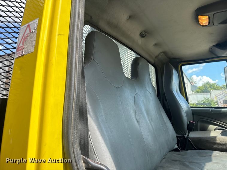 image for item EV1882 2005 International 7500 flatbed truck