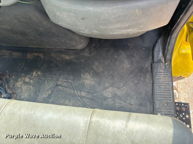 image for item EV1882 2005 International 7500 flatbed truck