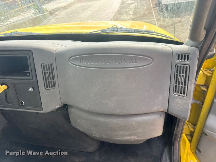 image for item EV1882 2005 International 7500 flatbed truck