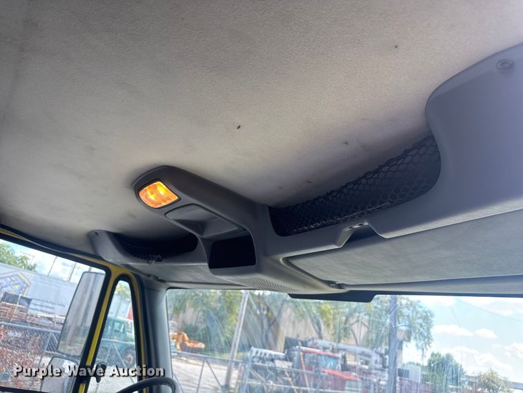 image for item EV1882 2005 International 7500 flatbed truck