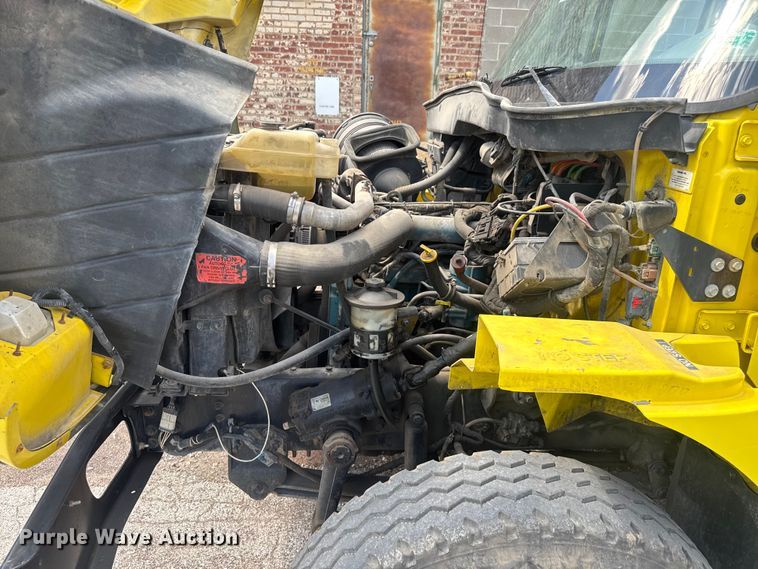 image for item EV1882 2005 International 7500 flatbed truck