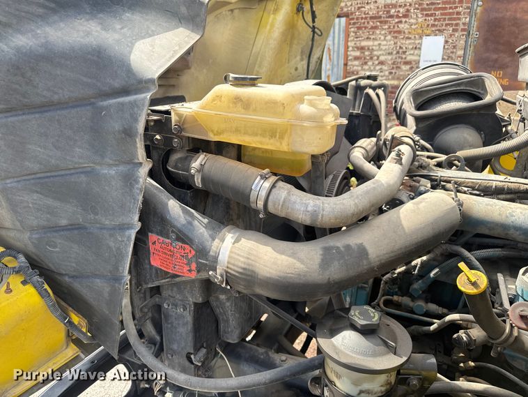 image for item EV1882 2005 International 7500 flatbed truck