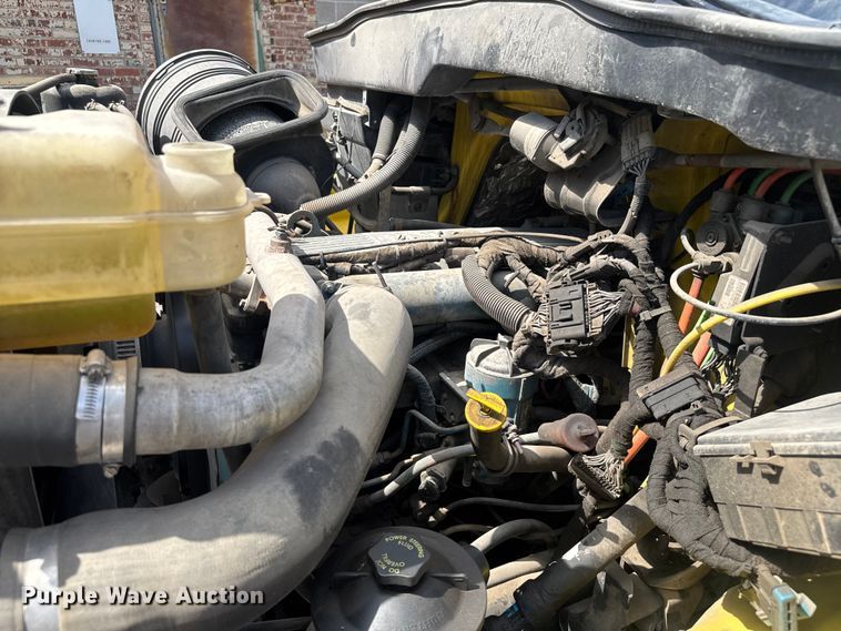 image for item EV1882 2005 International 7500 flatbed truck