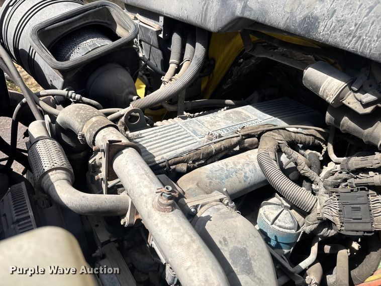 image for item EV1882 2005 International 7500 flatbed truck