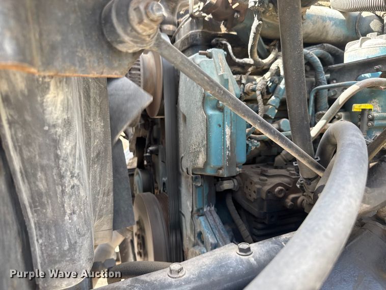 image for item EV1882 2005 International 7500 flatbed truck