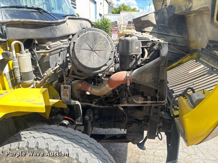 image for item EV1882 2005 International 7500 flatbed truck