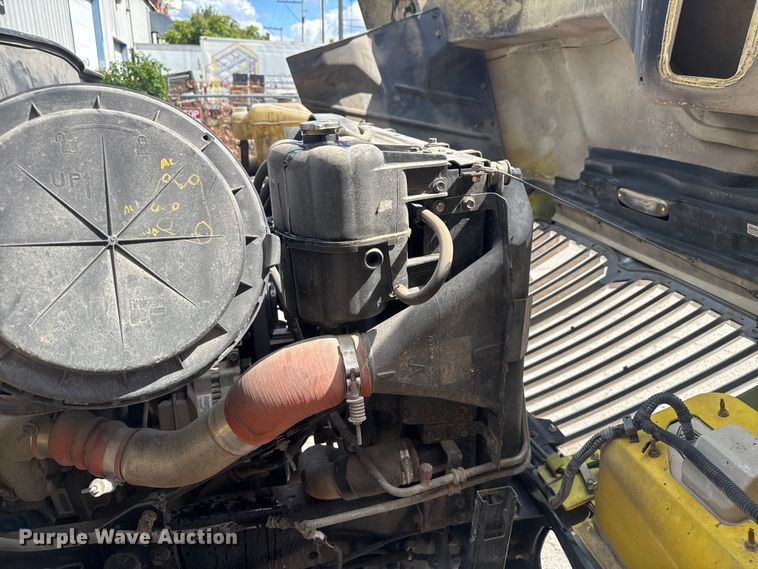 image for item EV1882 2005 International 7500 flatbed truck