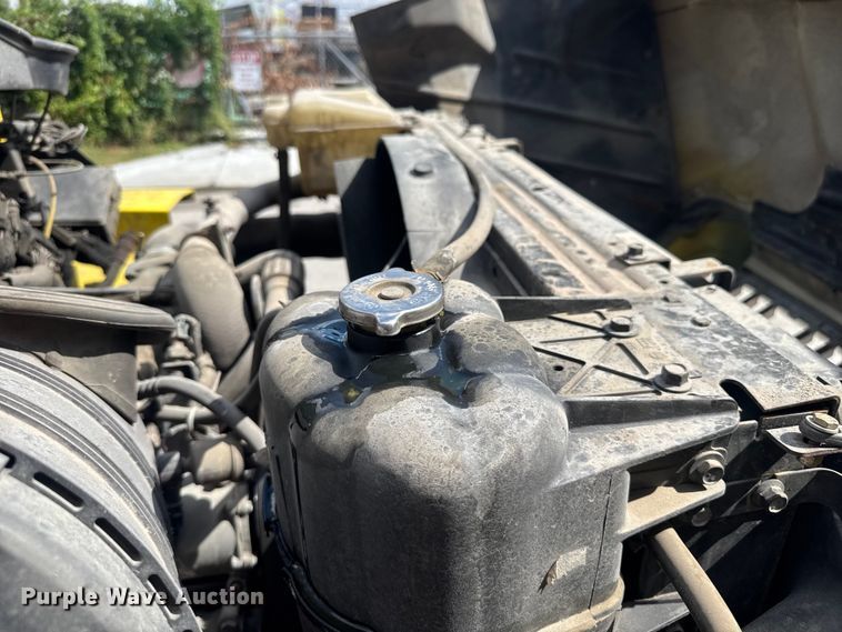 image for item EV1882 2005 International 7500 flatbed truck