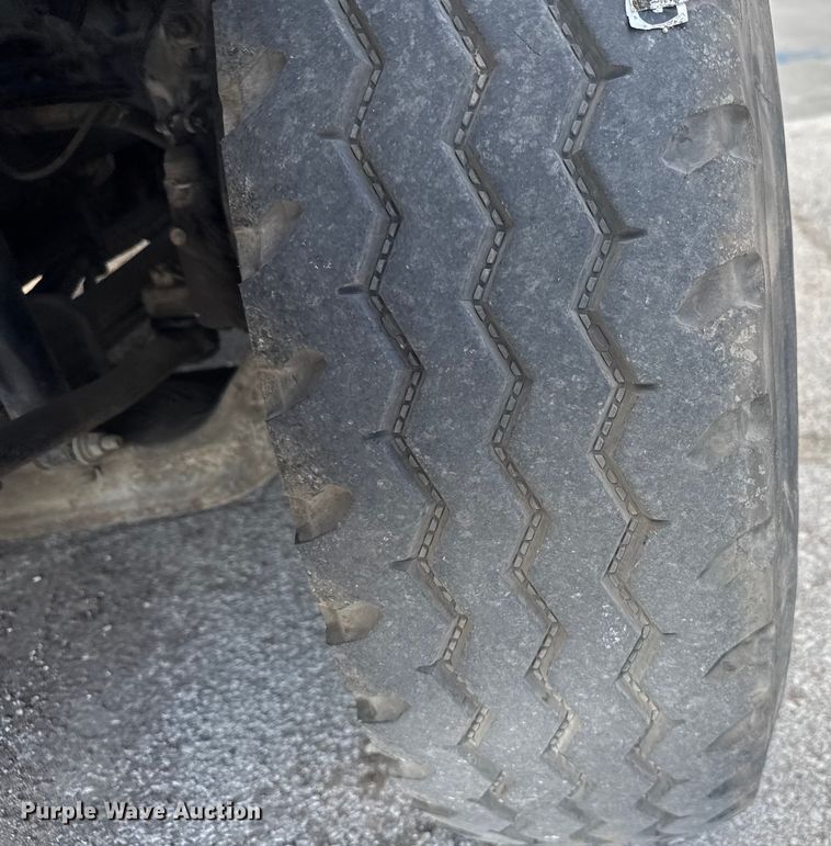 image for item EV1882 2005 International 7500 flatbed truck