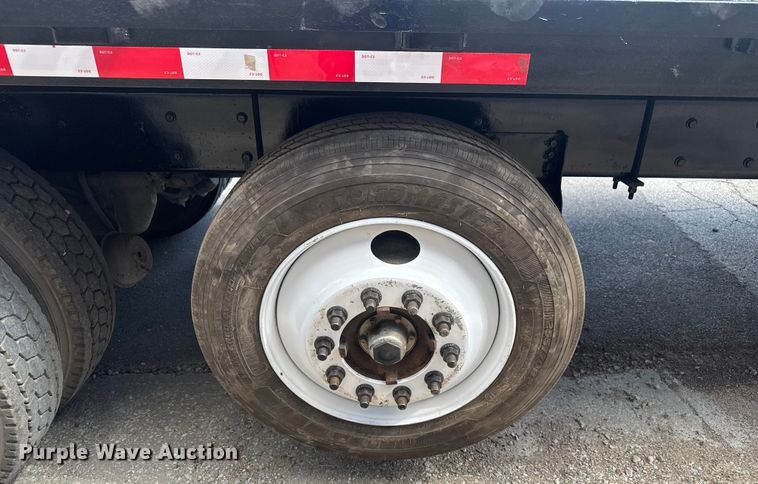 image for item EV1882 2005 International 7500 flatbed truck