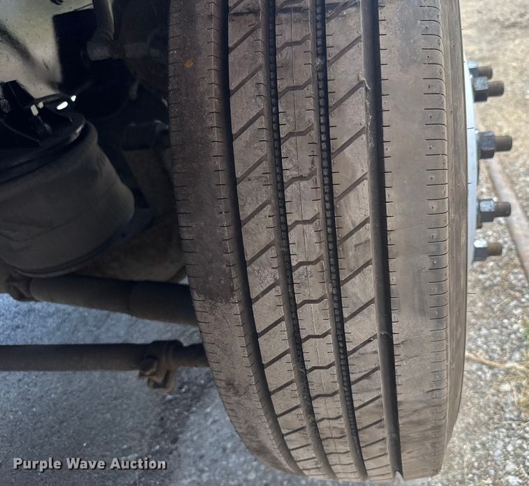 image for item EV1882 2005 International 7500 flatbed truck