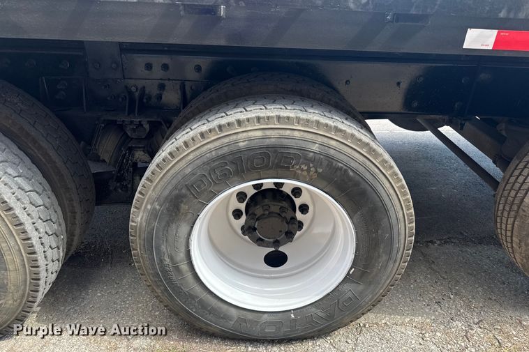 image for item EV1882 2005 International 7500 flatbed truck