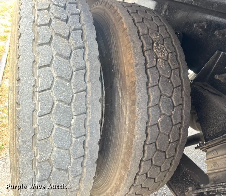 image for item EV1882 2005 International 7500 flatbed truck