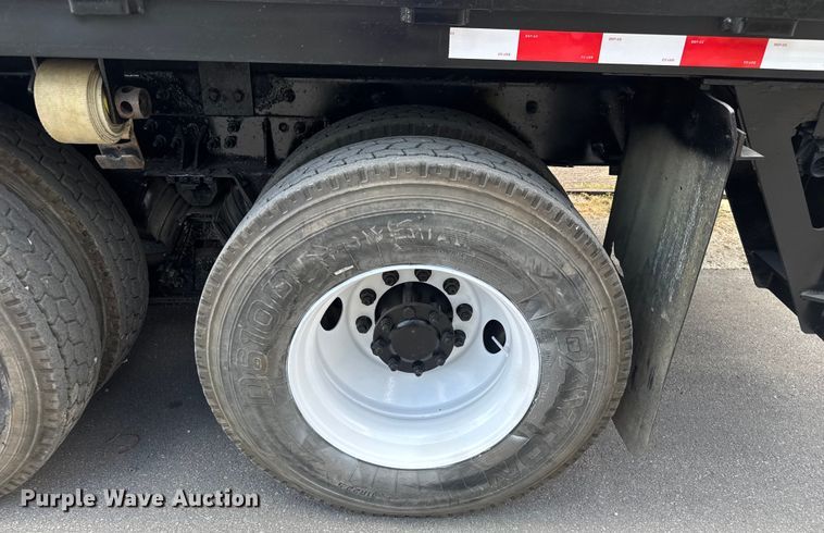 image for item EV1882 2005 International 7500 flatbed truck