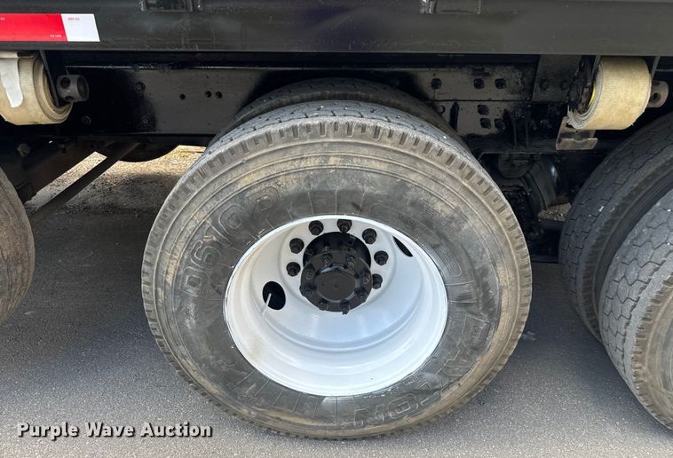 image for item EV1882 2005 International 7500 flatbed truck