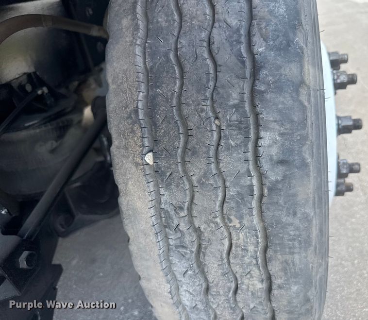 image for item EV1882 2005 International 7500 flatbed truck