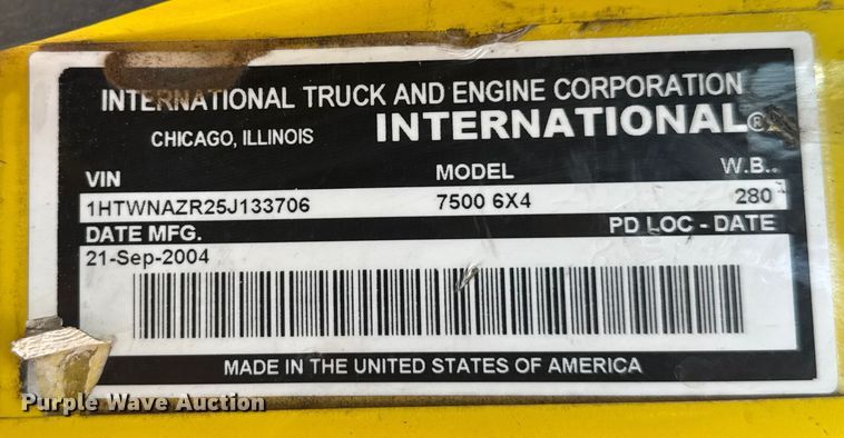 image for item EV1882 2005 International 7500 flatbed truck